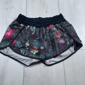 Lululemon Tracker Shorts Size 4 Floral Black Running Workout Mid Rise